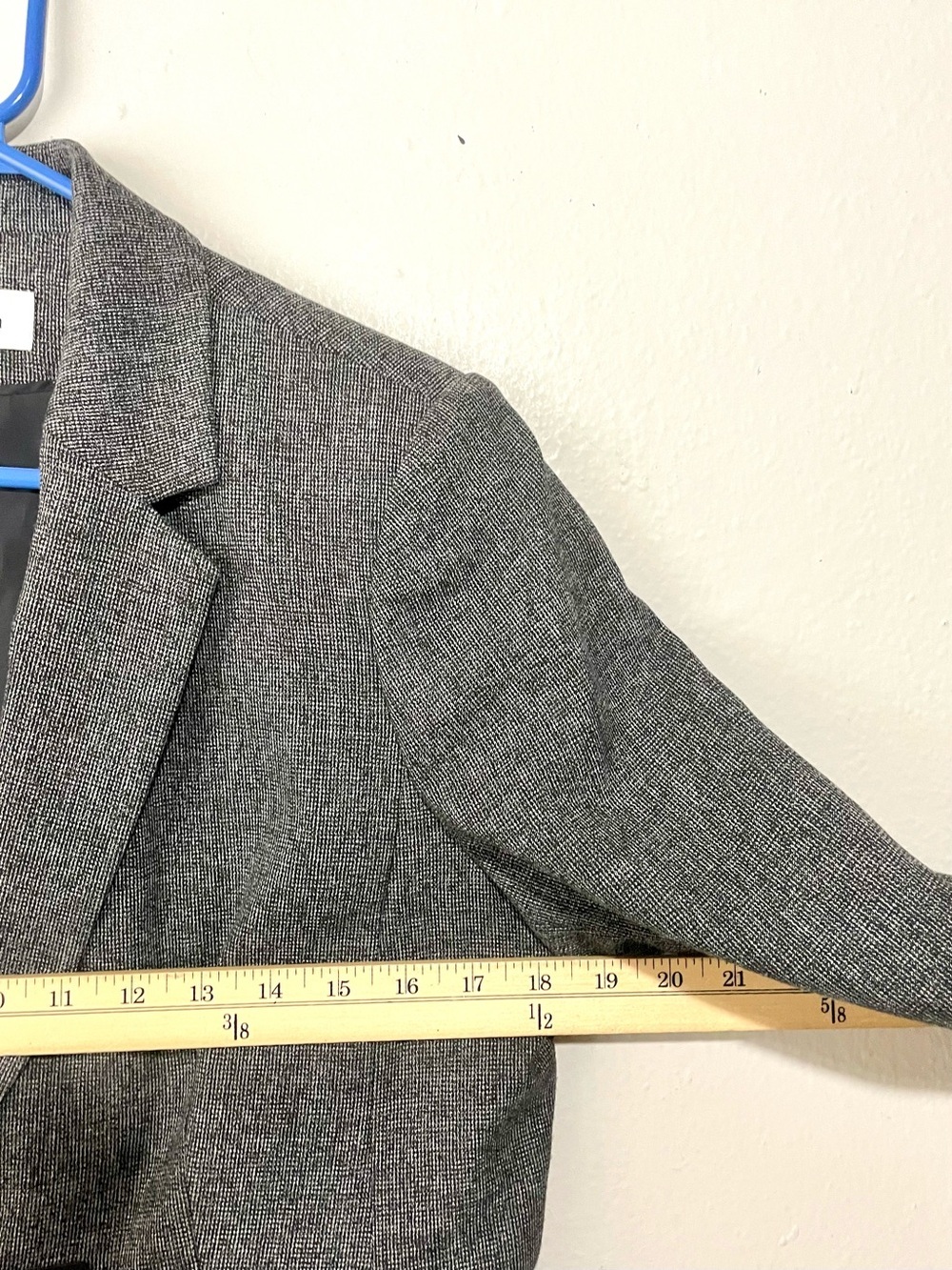 Calvin Klein Gray Tweed Notch-Lapel Blazer with Decorative Buckle Size 14P - Picture 5 of 6